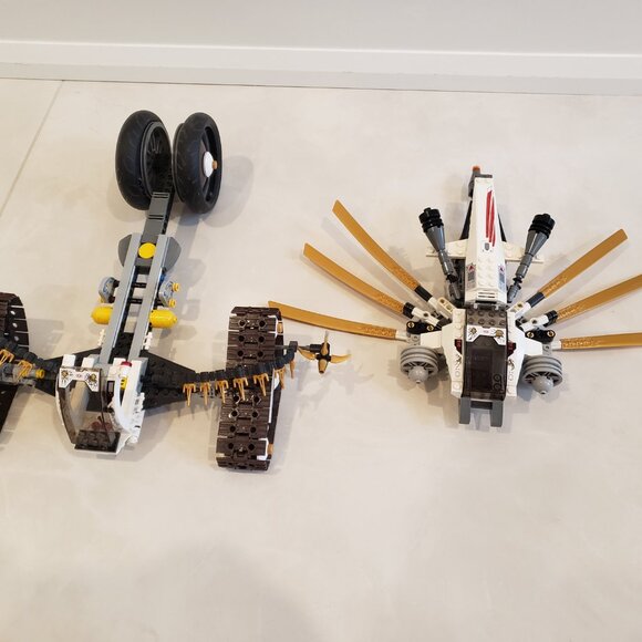 LEGO Ninjago Ultra Sonic Raider Set 9449 - Picture 8 of 12